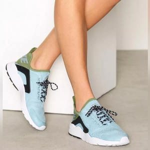 Nike Huarache Run Ultra SE (2016)‎ Women's Running Shoe Size 9.  Gently Used.
